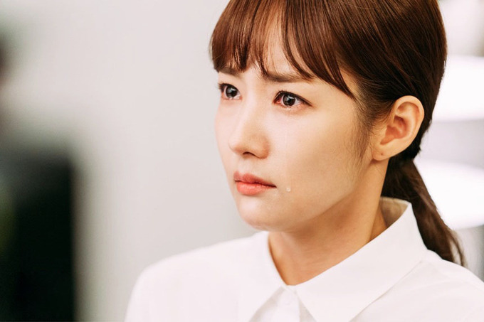 'Nữ hoàng dao kéo' Park Min Young gây sốt trong phim mới